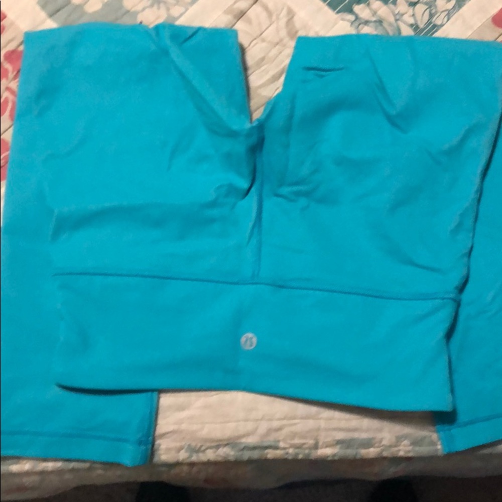 Lululemon crop leggings.